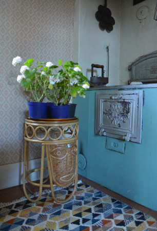 MINITABLE flowertable kukkapoyta tarjoilupoyta pikkupoyta table sidetable HR MINITABLE flowertable kukkapoyta tarjoilupoyta pikkupoyta table sidetable HR