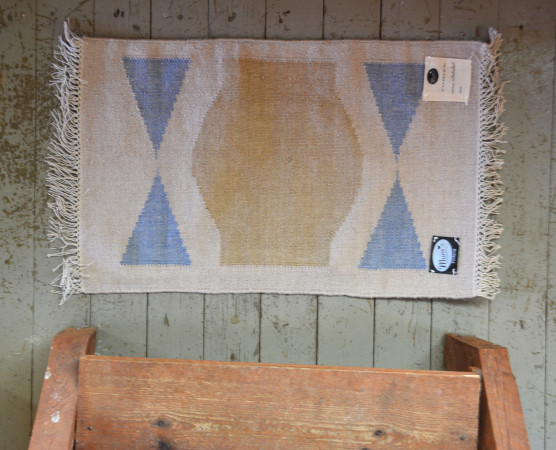 Hanna anonen minimatto mini carpet woolrug ethical nordicstyle nordicdesign finnishdesign homestyle elegant mums wool villamatto  Hanna anonen minimatto mini carpet woolrug ethical nordicstyle nordicdesign finnishdesign homestyle elegant mums wool villamatto