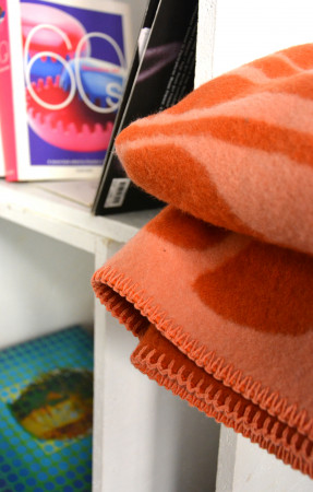 kirjahylly recordlpayer blanket colours finnishdesign mums ethical viltti MUMSDESIGN HR kirjahylly recordlpayer blanket colours finnishdesign mums ethical viltti MUMSDESIGN HR