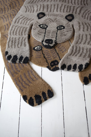 karhutlattialla teresa moorhouse finnish Bear design mums rug matto HR karhutlattialla teresa moorhouse finnish Bear design mums rug matto HR