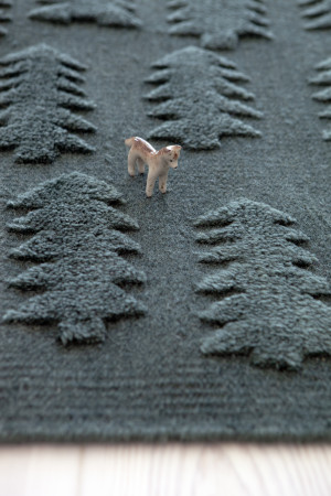 tummamatto destku   koira teresa moorhouse finnish design rug matto7 tummamatto destku   koira teresa moorhouse finnish design rug matto7