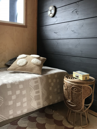 Rattan table bedroom makuuhuone yopoyta sisustus huonekalu rottinki mums design FInnish HR Rattan table bedroom makuuhuone yopoyta sisustus huonekalu rottinki mums design FInnish HR