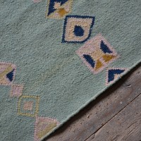 valhalla matto mums villa kasvivarjatty lahikuva rug plantbased hr