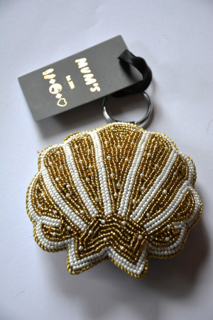 shell simpukka hanna anonen keyring mums avaimenpera kultainen valkoinen hr shell simpukka hanna anonen keyring mums avaimenpera kultainen valkoinen hr
