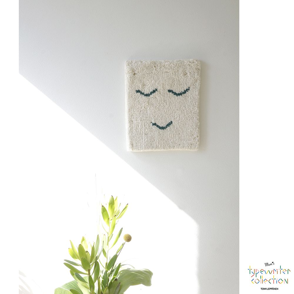 Uneksija seinävaate saatavana monessa eri värissä design vuoden graafikko Tomi Leppänen valmistettu eettisesti ja vastuullisesti käsityönä Mum'sin käsityöläisten käsissä.